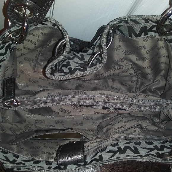 Michael Kors Signature Handbag - Picture 2 of 5